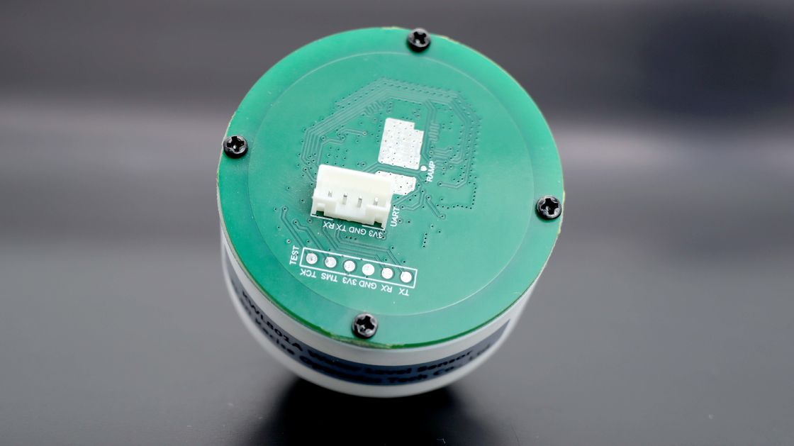 Radarowy czujnik poziomu o częstotliwości 80 GHz, z prądem 12 V, 30 mA i komunikacją RS485 do monitorowania poziomu w zbiorniku