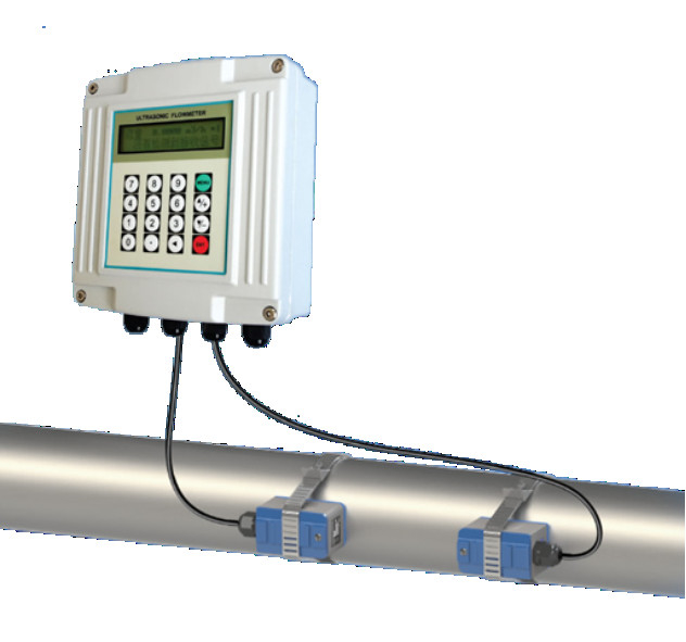 low cost clamp on type ultrasonic flow meter china with accuracy up to 1.0%