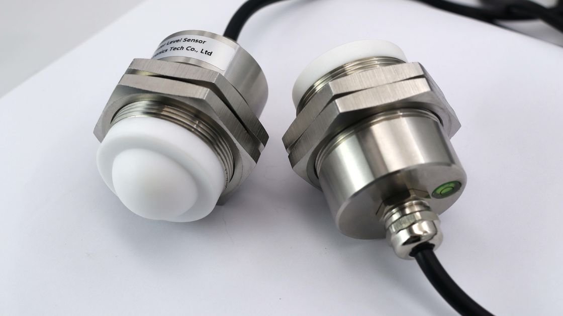 Przekaźnik poziomu radaru częstotliwości 80 GHz KWL801C z dokładnością ±2 mm i wodoodpornością IP68 do przemysłowego czujnika poziomu płynu