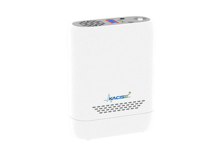 Przenośny nebulizator tlenowy KOC160 o stężeniu tlenu 30±3%, natężeniu przepływu 2,0±0,3 l/min i poziomie hałasu ≤65dB(A) do terapii oddechowej