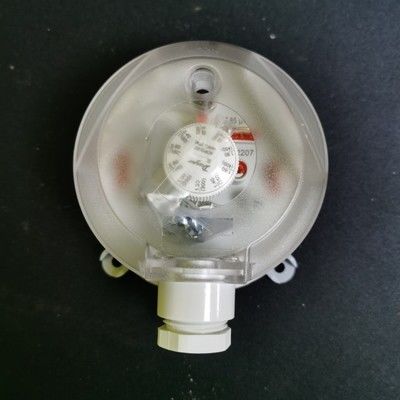 Dwyer ADPS-03-2-N regulowany przełącznik ciśnienia różniczkowego z przełącznikiem SPDT typu NEMA 13 z obudową i kalibracją podwójnej skali