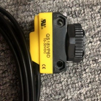 Banner QS18VP6D Diffuse Photoelectric Sensor z zasięgiem odczuwania 450 mm IP67 NEMA 6 Rated and Complementary PNP Output