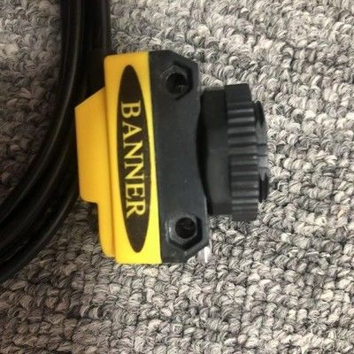 Banner QS18VP6D Diffuse Photoelectric Sensor z zasięgiem odczuwania 450 mm IP67 NEMA 6 Rated and Complementary PNP Output