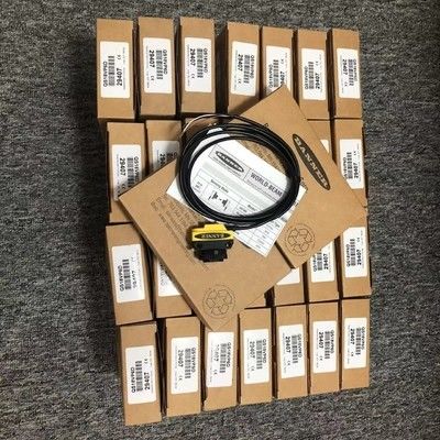 Banner QS18VP6D Diffuse Photoelectric Sensor z zasięgiem odczuwania 450 mm IP67 NEMA 6 Rated and Complementary PNP Output