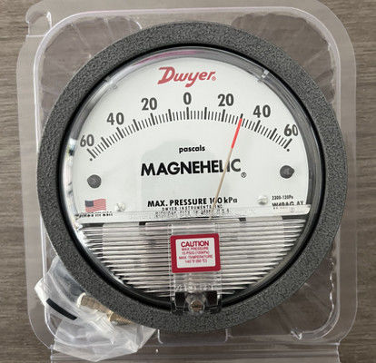 Dwyer Series 2000 Magnehelic Differential Pressure Gauge z dokładnością ± 2% FS i ruchem magnetycznym bez tarcia dla zastosowań o temperaturze 20-140 °F