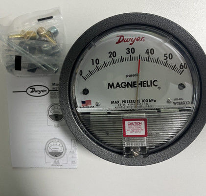 Dwyer Series 2000 Magnehelic Differential Pressure Gauge z dokładnością ± 2% FS i ruchem magnetycznym bez tarcia dla zastosowań o temperaturze 20-140 °F