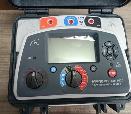Megger MIT1025-UK Tester izolacyjny z wyjściem, 20 teraohmów oporu, 10kV wielowymiarowego napięcia testowego