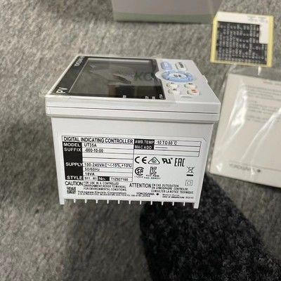 UT35A cyfrowy sterownik temperatury z 14-segmentowym kolorem LCD, sterowaniem sekwencją drabiny i komunikacją Ethernet