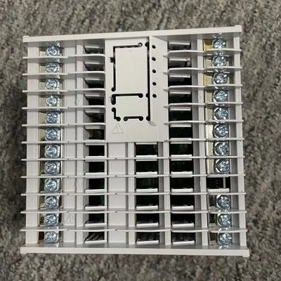 UT35A cyfrowy sterownik temperatury z 14-segmentowym kolorem LCD, sterowaniem sekwencją drabiny i komunikacją Ethernet